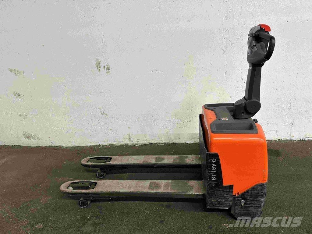 Toyota LWE 130 Transpaleta manuala
