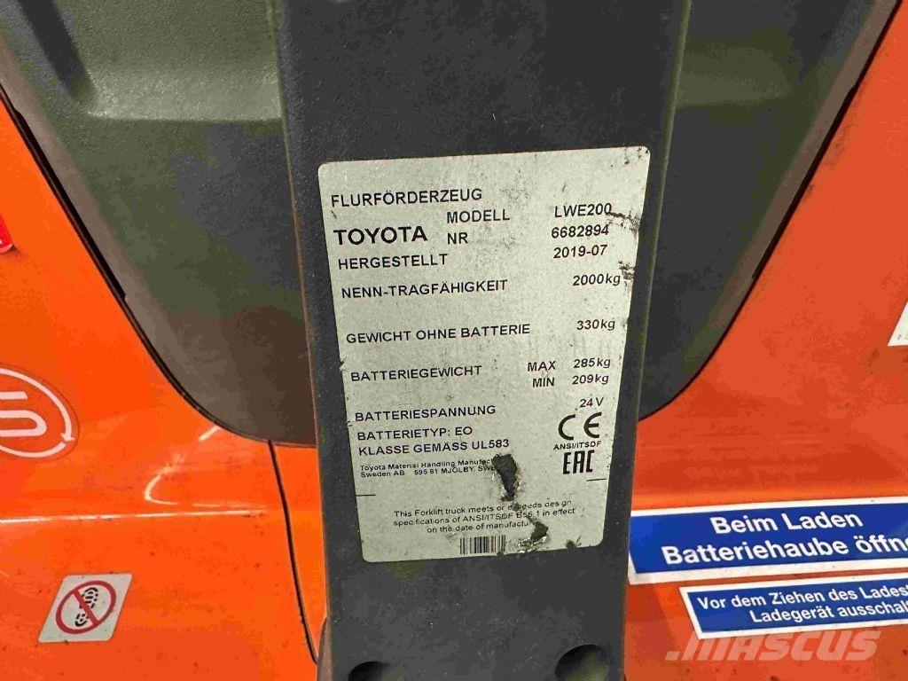 Toyota LWE 200 Transpaleta manuala
