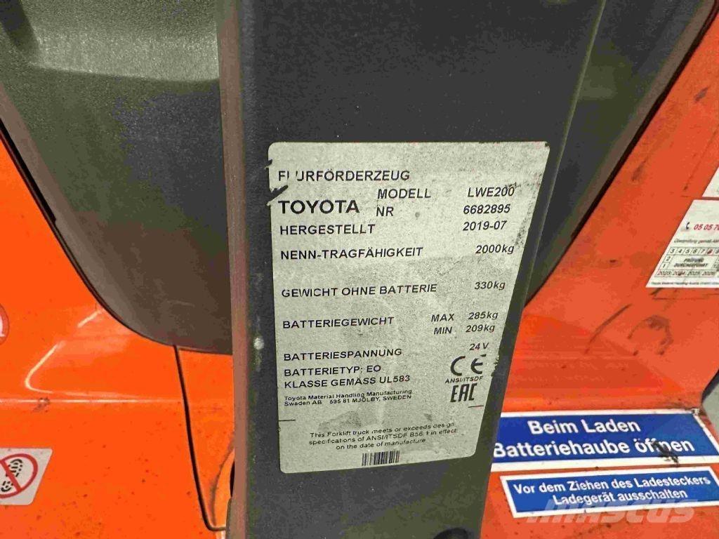 Toyota LWE 200 Transpaleta manuala