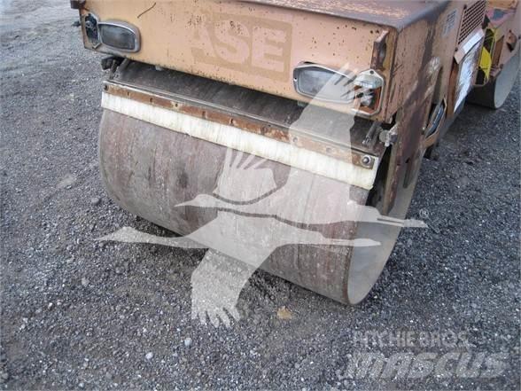 CASE W252 Compactoare monocilindrice