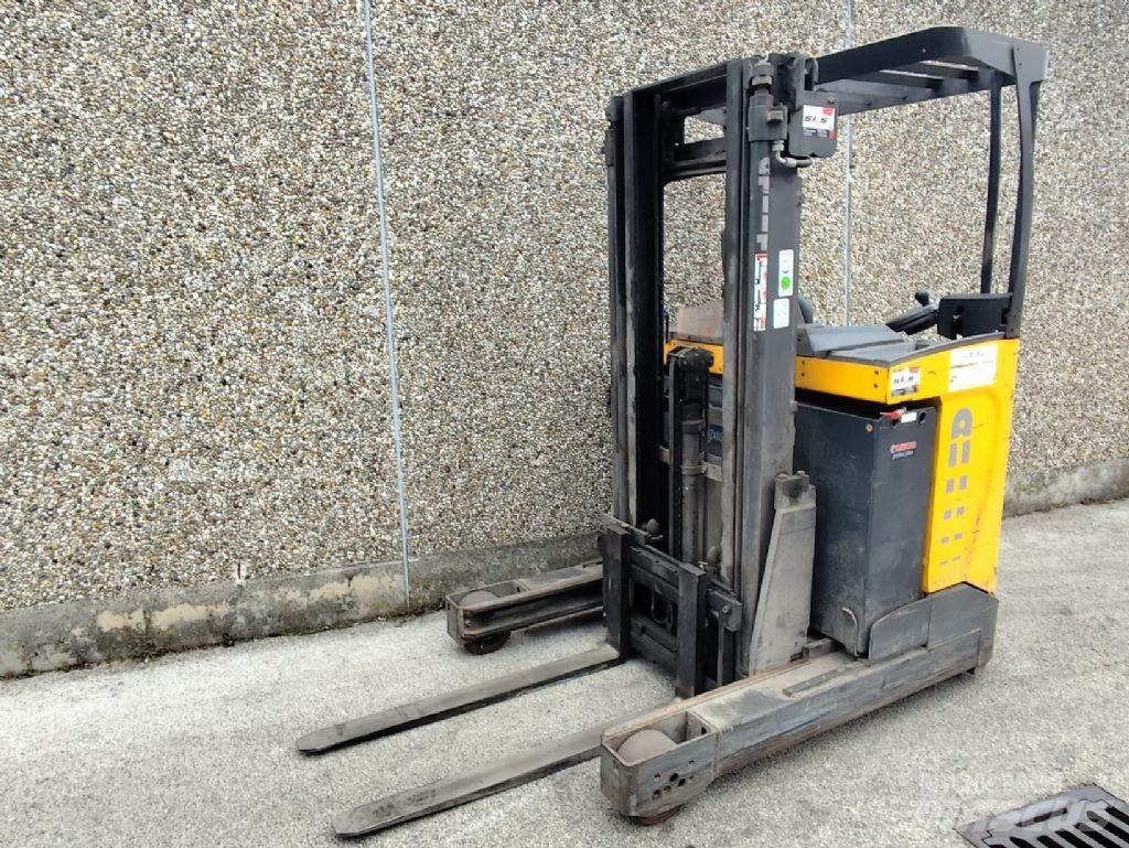Atlet UMS160 Stivuitor cu catarg retractabil