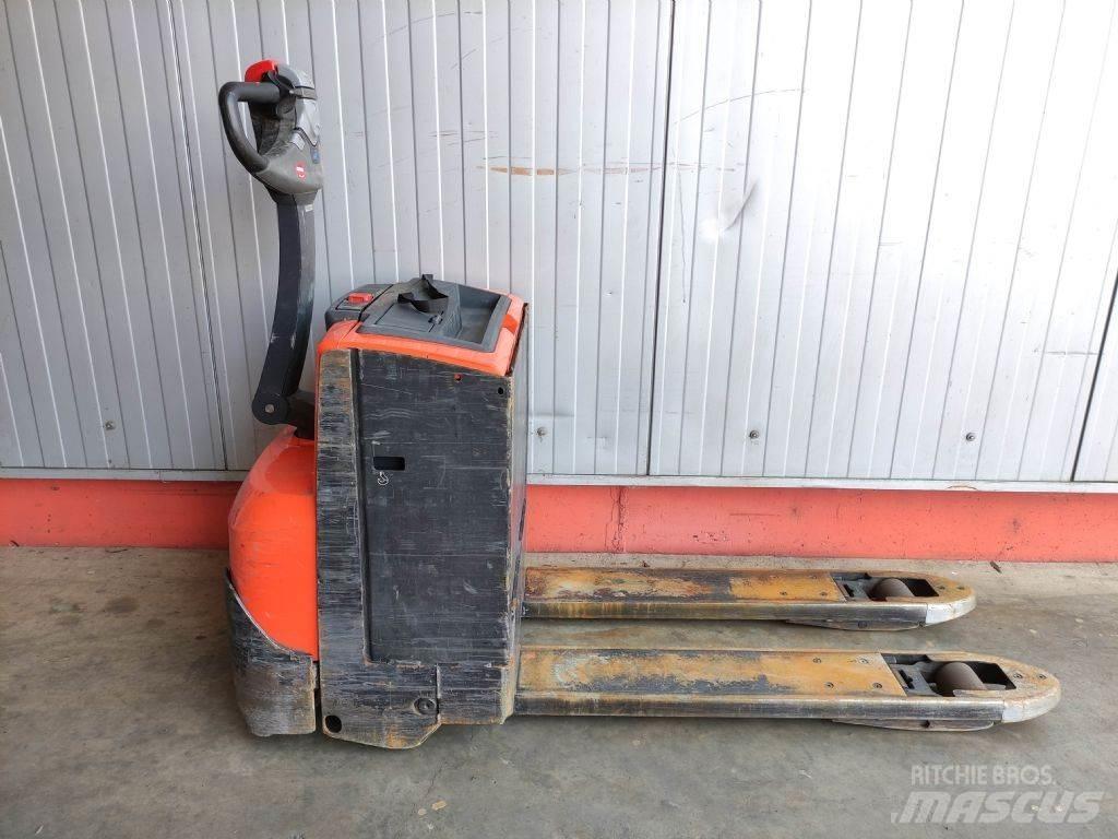 BT LWE200 Transpaleta manuala