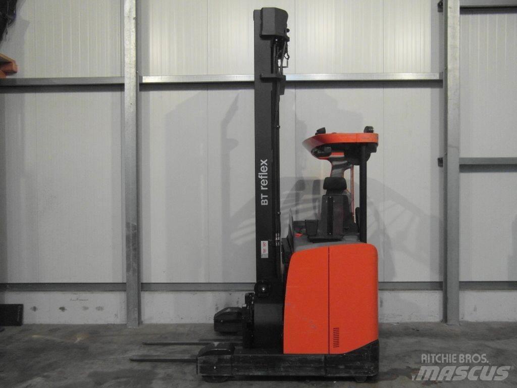BT RRE140E Stivuitor cu catarg retractabil