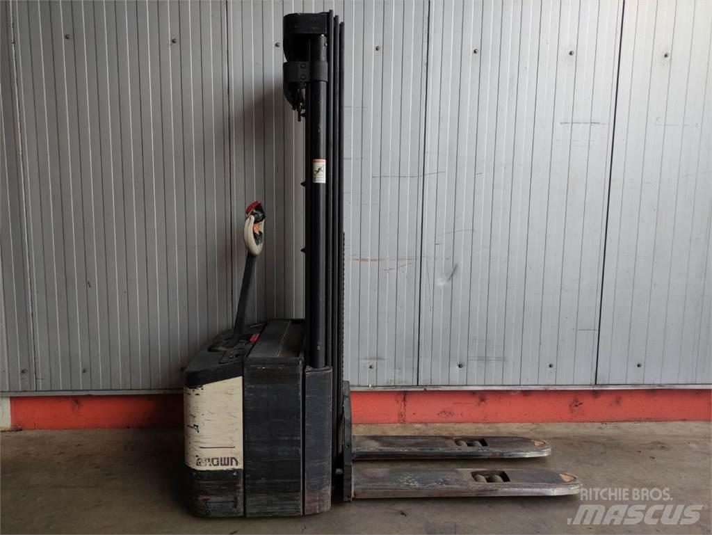 Crown WE 2300-1.6 TT Transpaleta manuala