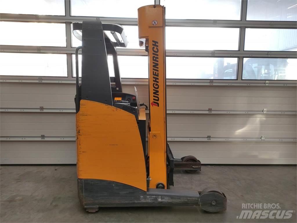Jungheinrich ETV116 Stivuitor cu catarg retractabil