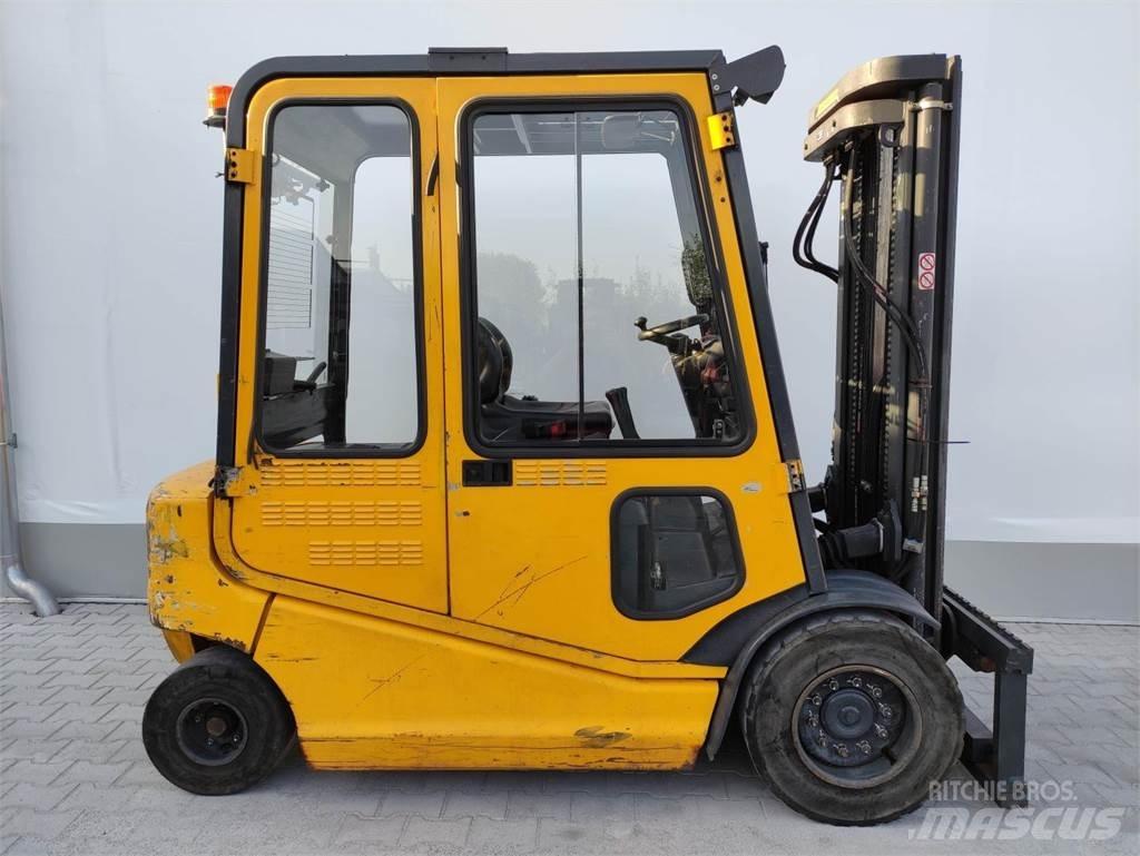 Om-Pimespo XE40 Stivuitor electric