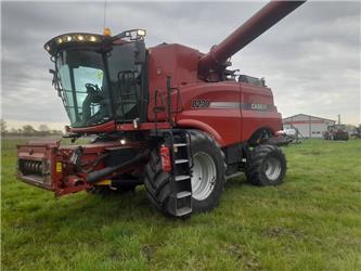 Case IH Axial Flow 8230