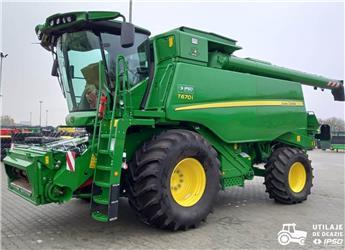 John Deere T670i