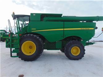 John Deere S690