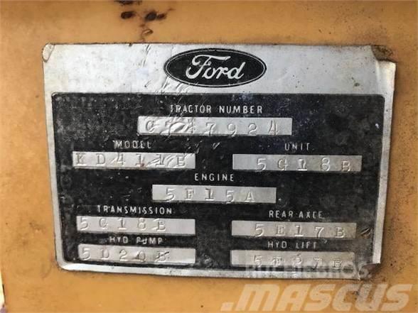 Ford 445A Incarcator pe pneuri