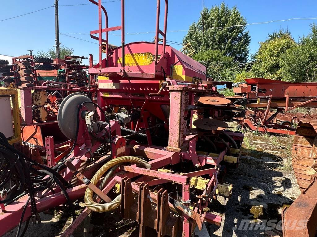 Väderstad Rapid400F Perforatoare