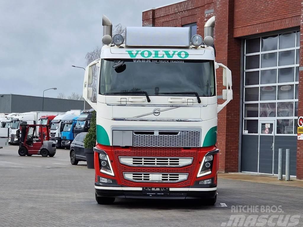 Volvo FH 16.650 6x2 - Low roof show truck - PTO/Hydrauli Autotractoare