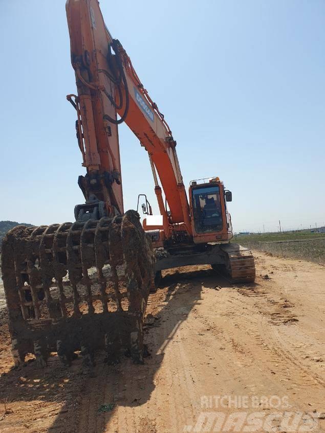 Doosan DX 300 LCA Excavatoare pe senile