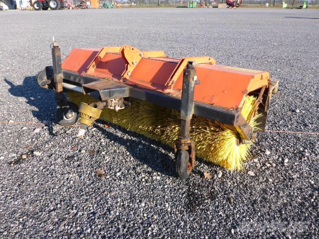 Kova LH1511WA BROOM ATTACHMENT Alte accesorii tractor