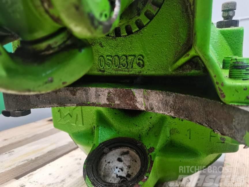 Merlo P 34.7 {050376  front right crossover Axe