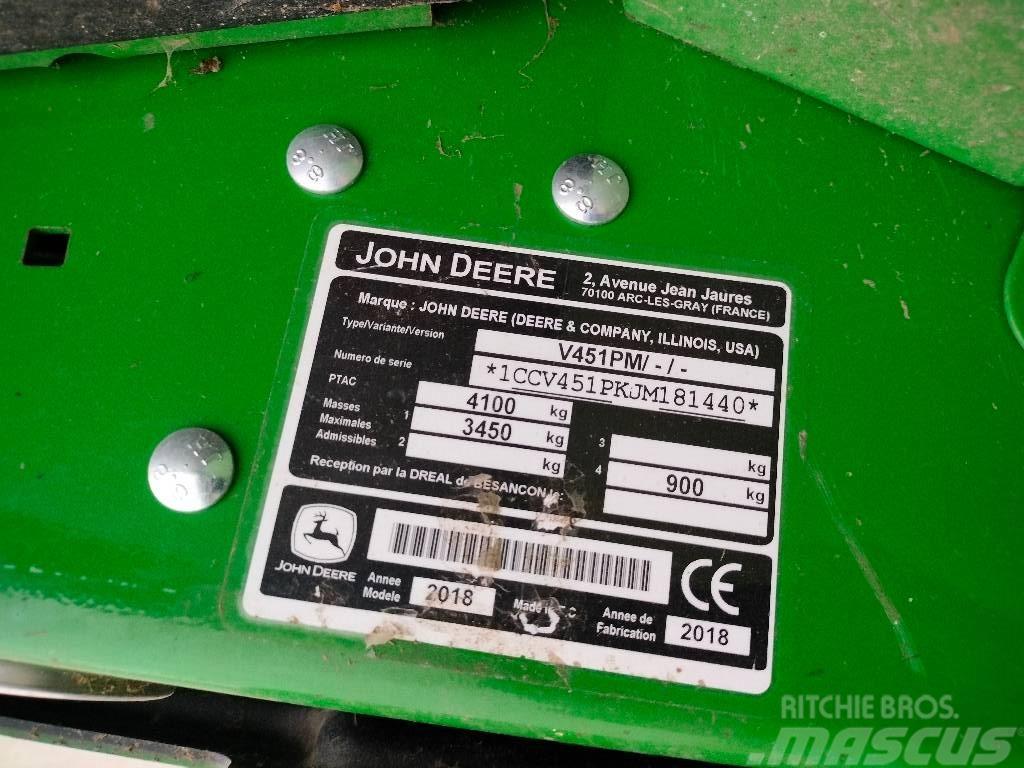John Deere V451M Masina de balotat cilindric
