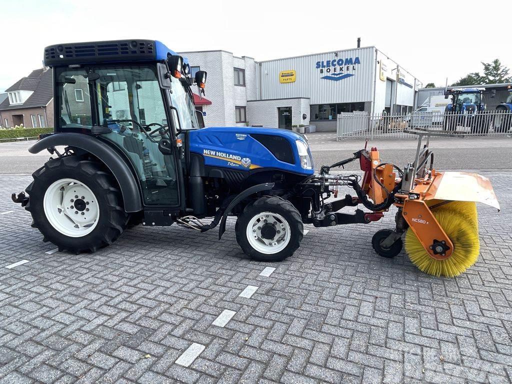 New Holland T4.80N & Sweeper Tractoare