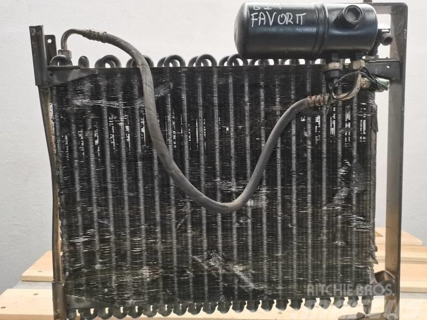 Fendt 824 Favorit {radiator conditioning Radiatoare