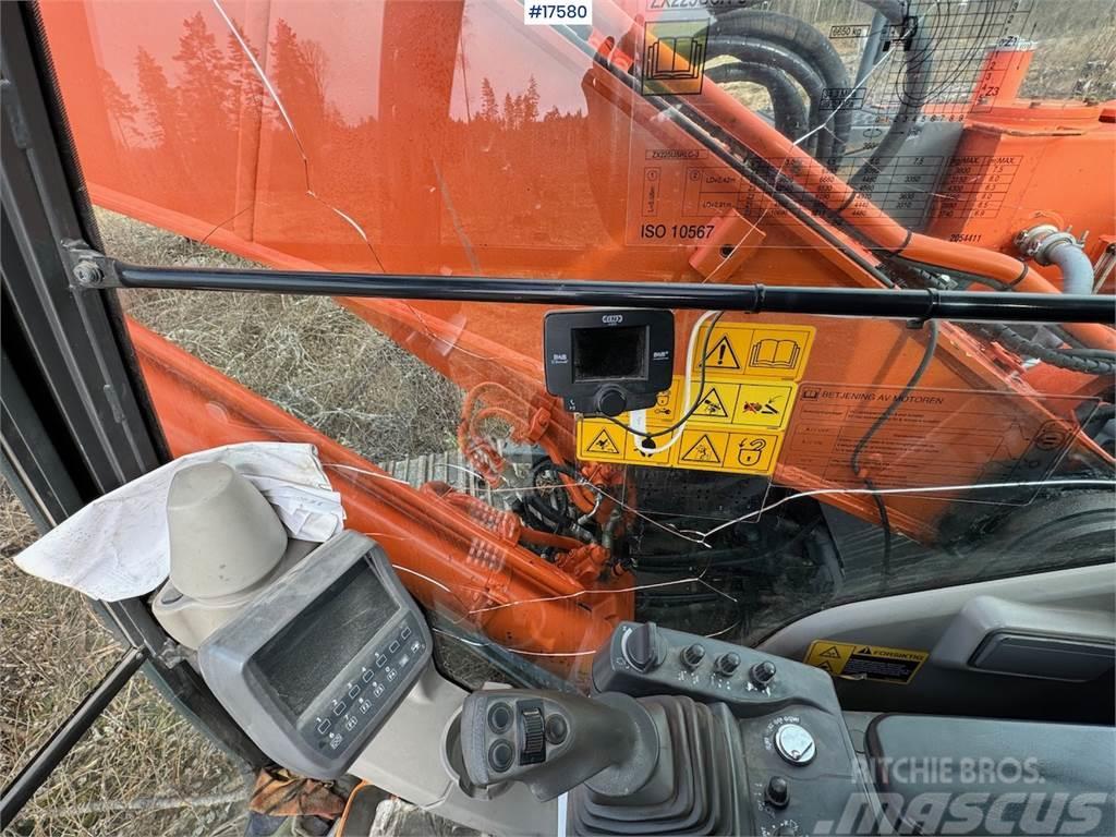 Hitachi ZX225 crawler excavator w/ 2 buckets and tilt WATC Excavatoare pe senile