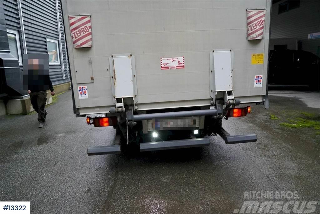MAN TGL 8.210 Box truck w/ Zepro Lift Autocamioane