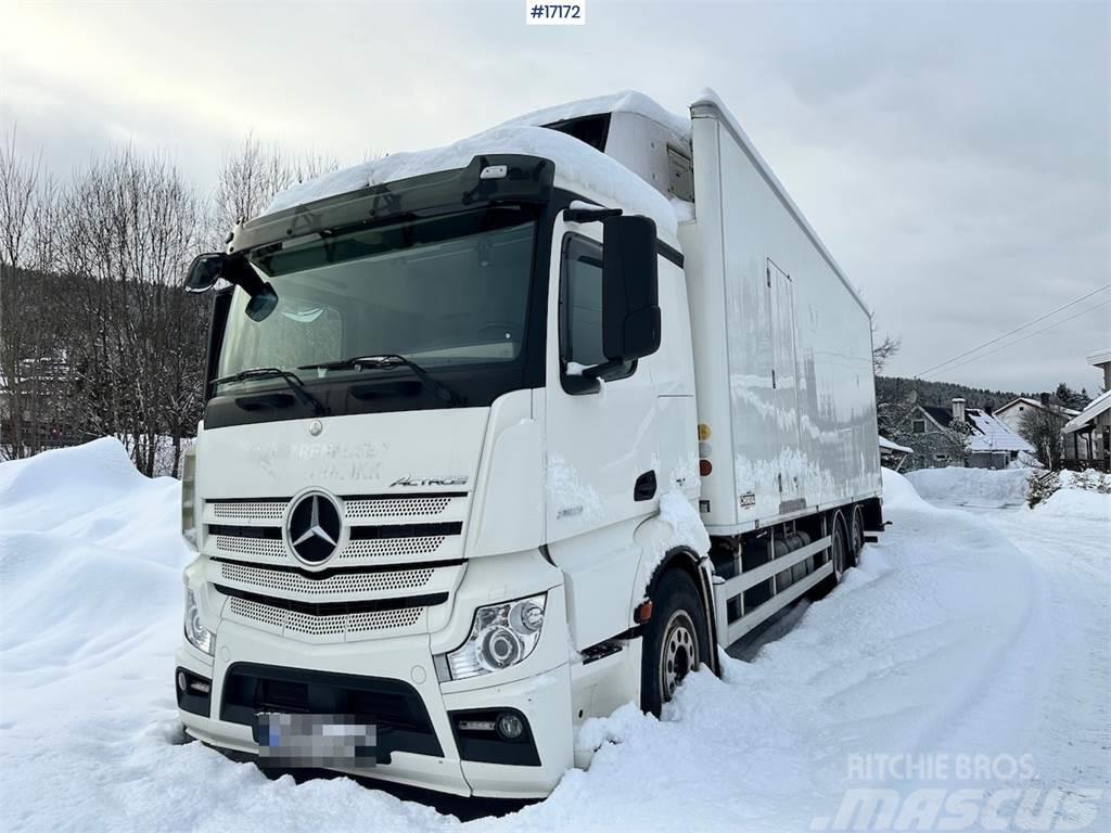 Mercedes-Benz Actros 2551 6x2 Box Truck w/ fridge/freezer unit. Autocamioane