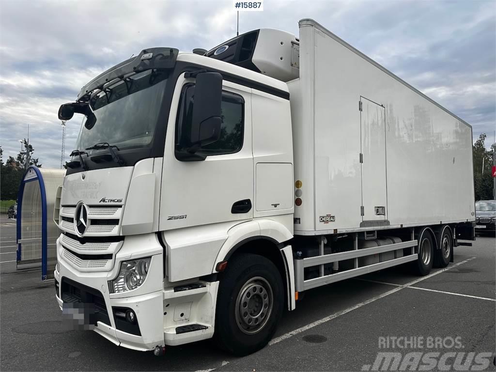 Mercedes-Benz Actros 6x2 Box Truck w/ fridge/freezer unit. Autocamioane
