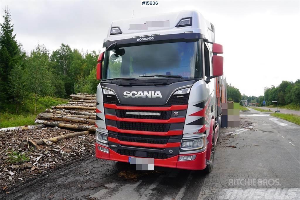 Scania R650 6x4 timber truck with crane Camion pentru lemne