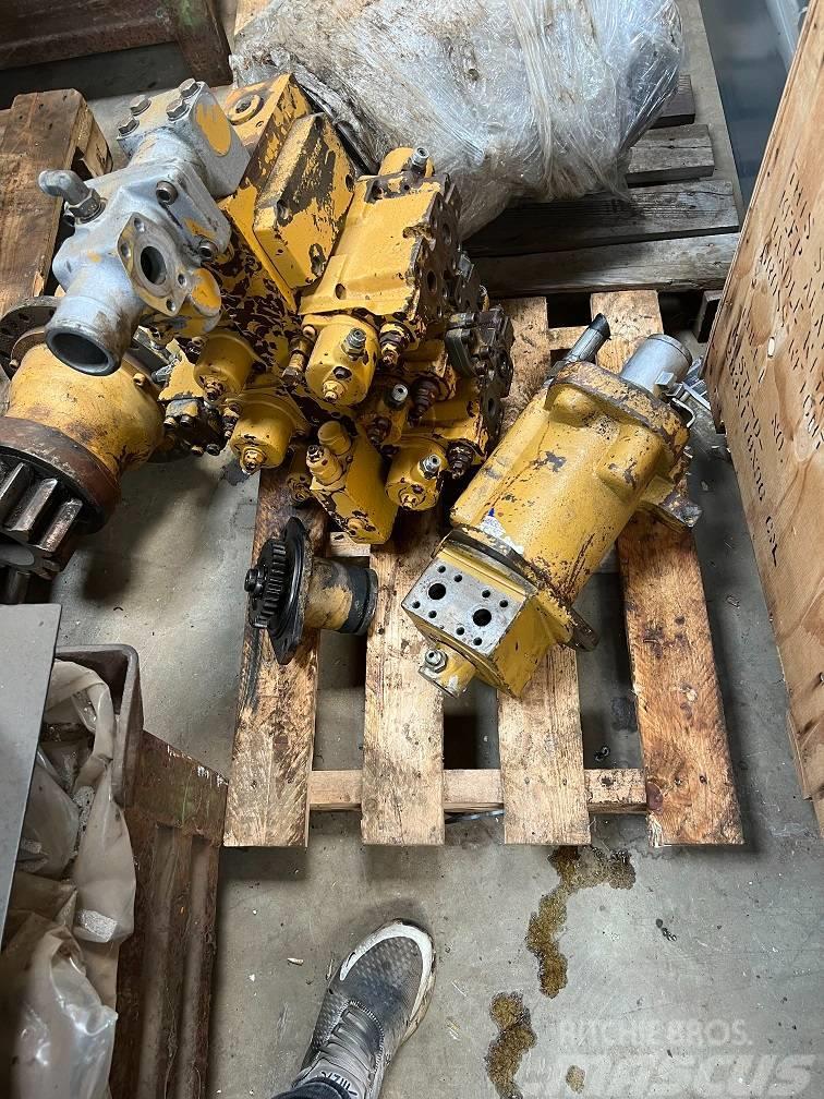 CAT 213 B LC valve Excavatoare pe senile