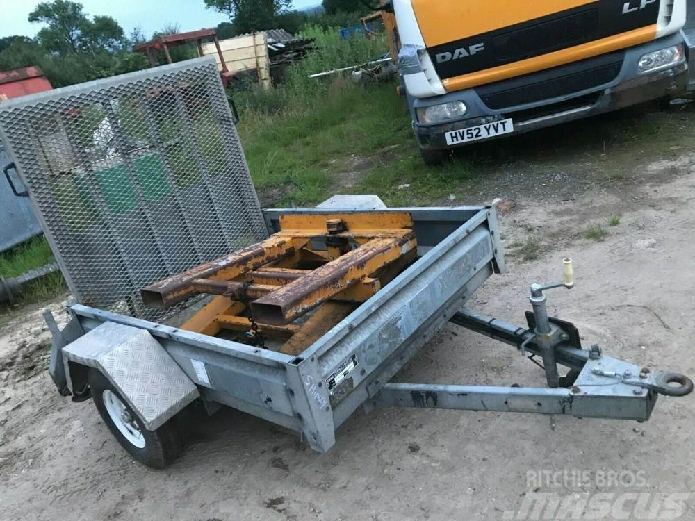  Plant trailer 5 ft x 4 ft £450 plus vat £540 Alte remorci