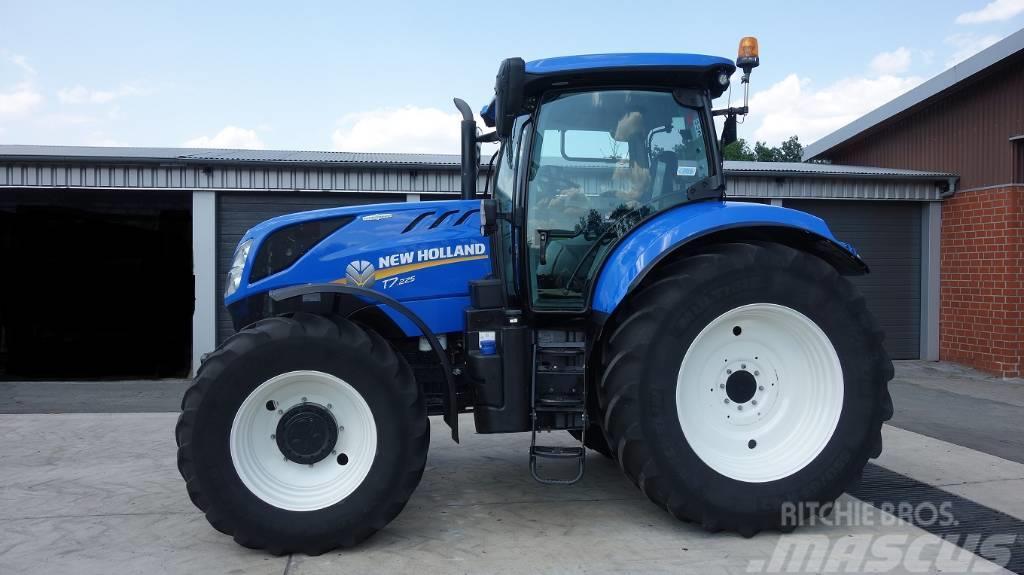 New Holland T7.225 AC mit Rangepoint RTX Tractoare