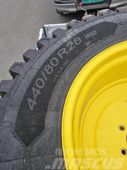 John Deere Hjul par: Michelin Crossgrip 440/80R28 Fakspro Gul Roti