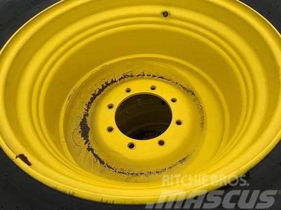John Deere Hjul par: Michelin Multibib 540/65 28 GKN gul 18 Tyres, wheels and rims
