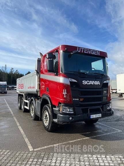 Scania R540 XT B8x4HA med Maur Dumperpåbygg , selges for  Autobasculanta