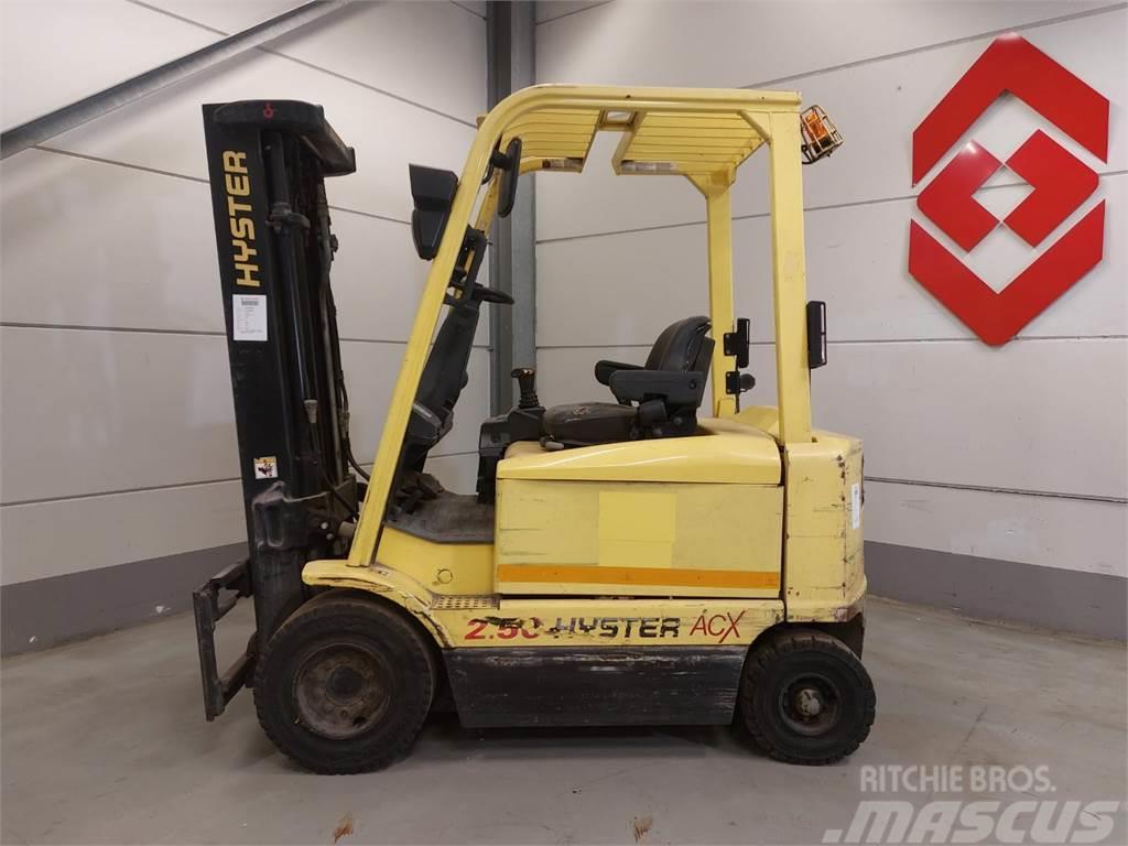 Hyster J2.50XM-717 Stivuitor electric