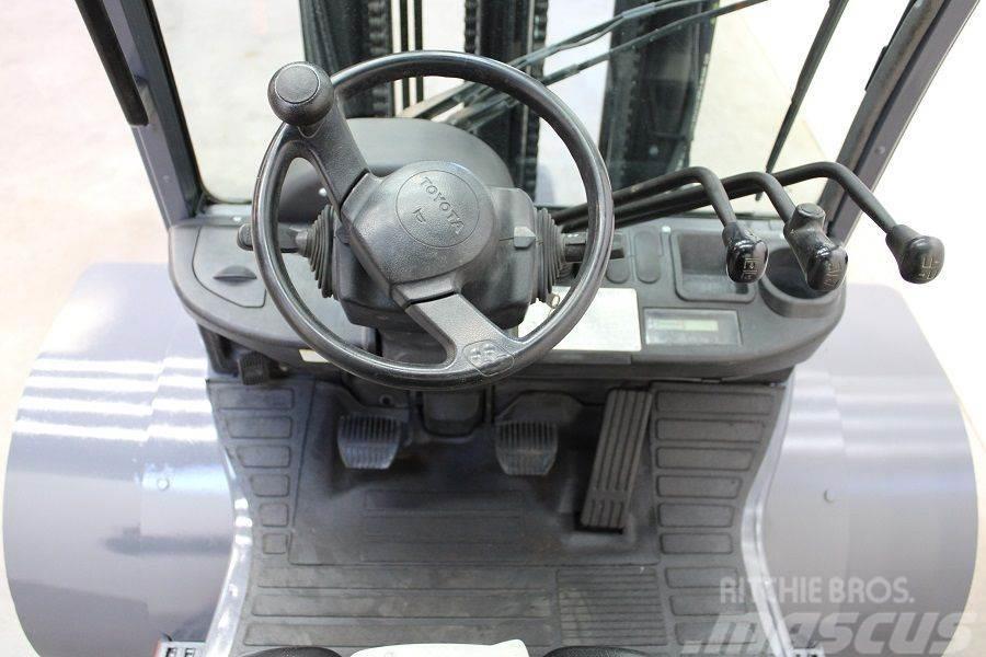 Toyota 02-8FDF30 Stivuitor diesel