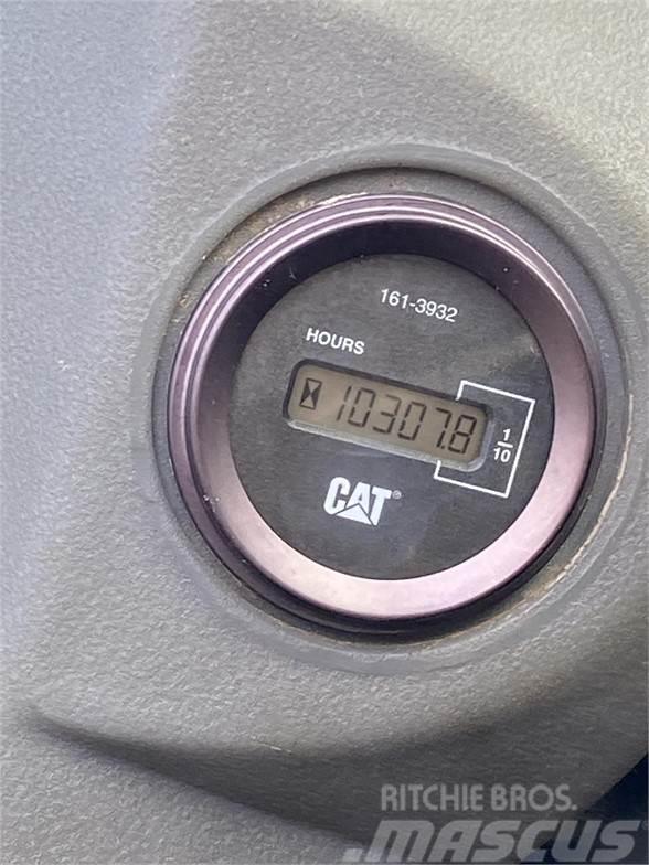 CAT IT28G Incarcator pe pneuri