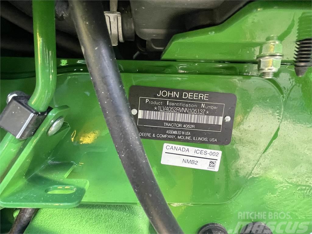 John Deere 4052R Tractoare