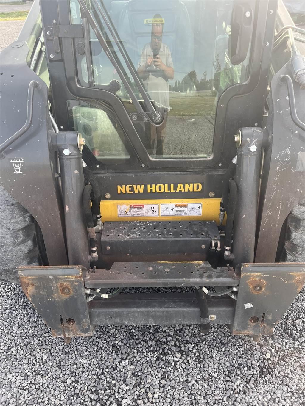 New Holland L228 Mini incarcator
