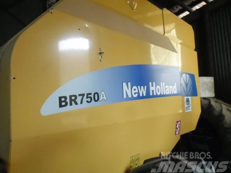 New Holland BR 750A Masina de balotat cilindric