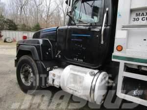 Mack RD688S Dump Truck Autobasculanta