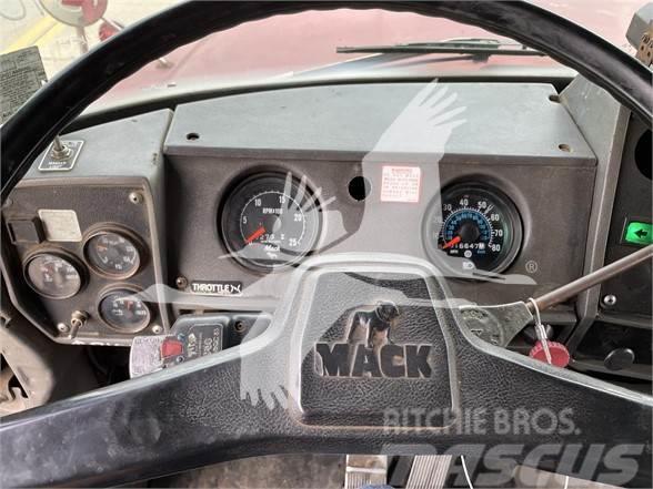 Mack RD686SX Autobasculanta