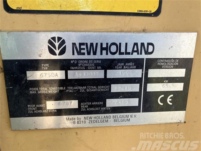 New Holland 675D Buldoexcavatoare