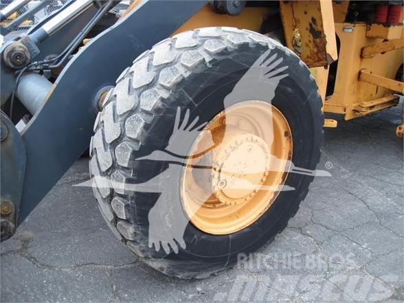 CASE 621C Incarcator pe pneuri