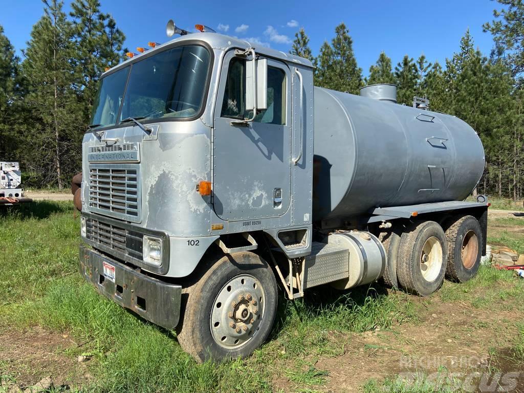 International COF-9670 water truck Cisterne