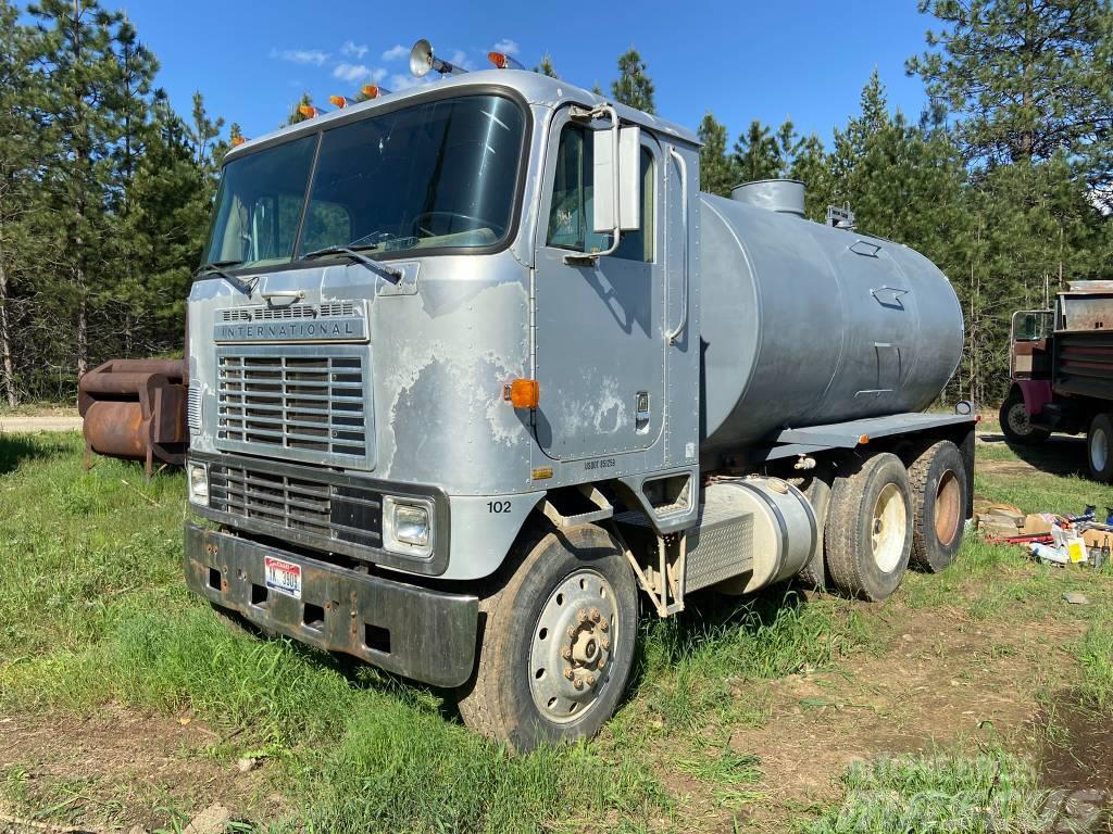 International COF-9670 water truck Cisterne