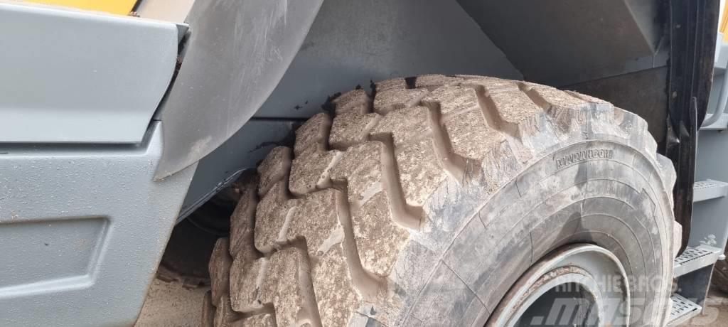 Liebherr L 566 Incarcator pe pneuri