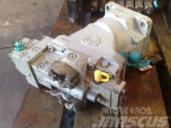 Timberjack 1270B Transmission pump and motor Transmisie