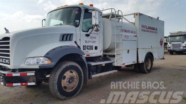 Mack Lube truck GU813E Cisterne
