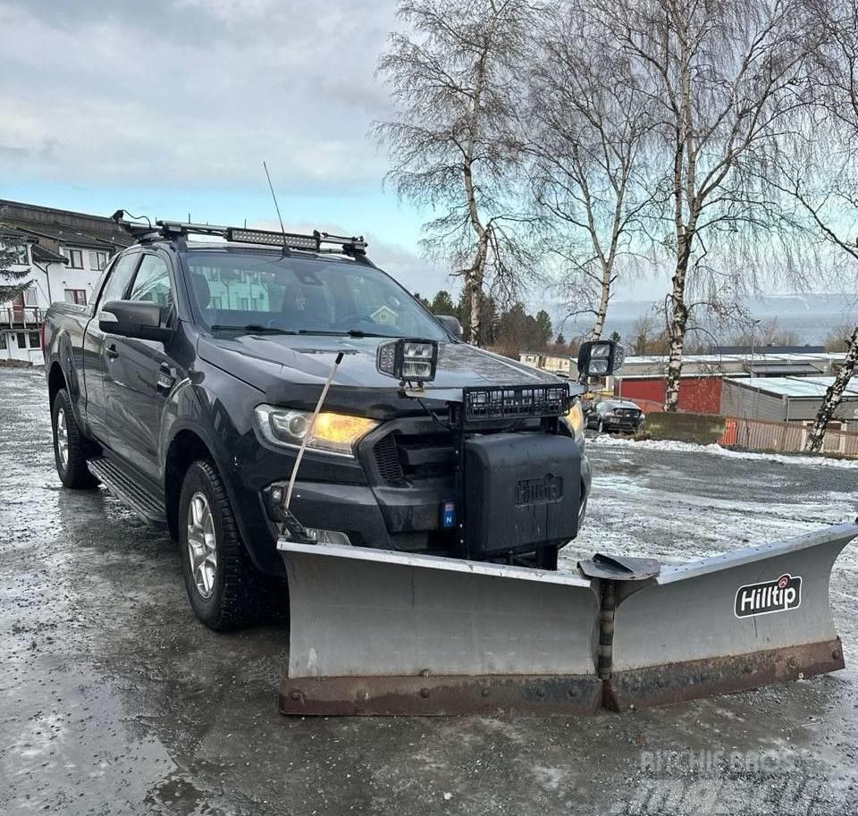 Ford Ranger with snowplow and sandspreader Utilitara