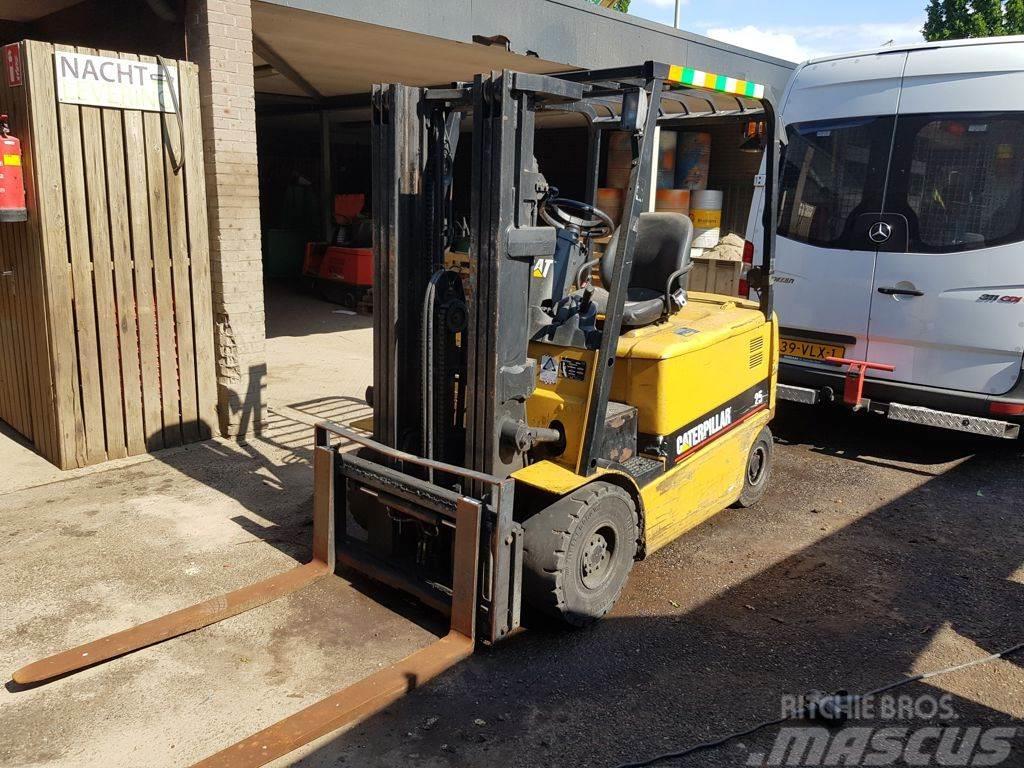 CAT EP25 K PAC Stivuitor electric